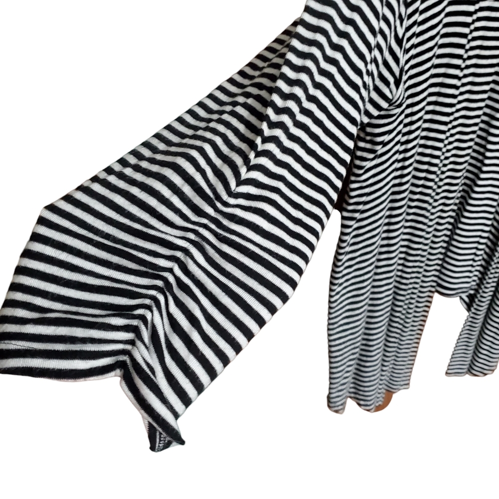 Torrid B&W rouched sleeve cardigan - Picture 13 of 14